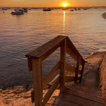 Location Maison Les Pieds Dans L'eau - 8 Personnes Holiday home *